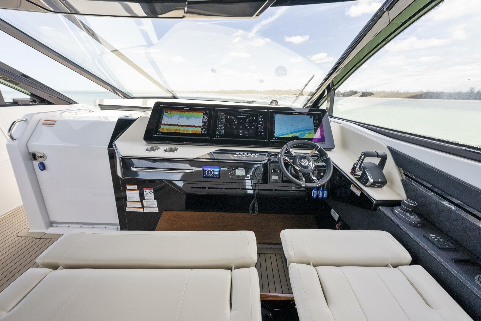 2023 Cruisers Yachts 