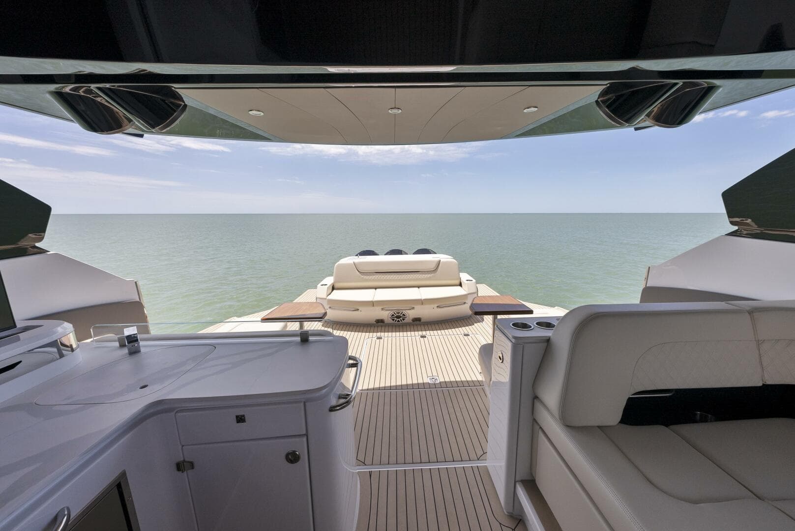 2023 Cruisers Yachts 