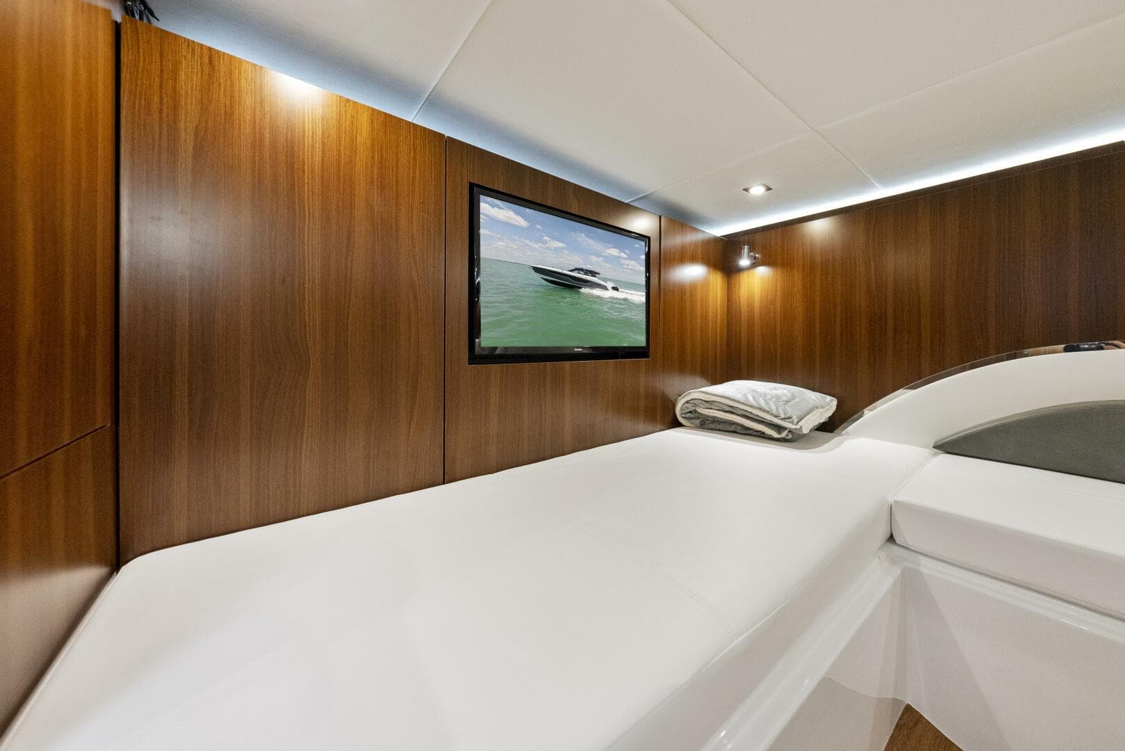 2023 Cruisers Yachts 