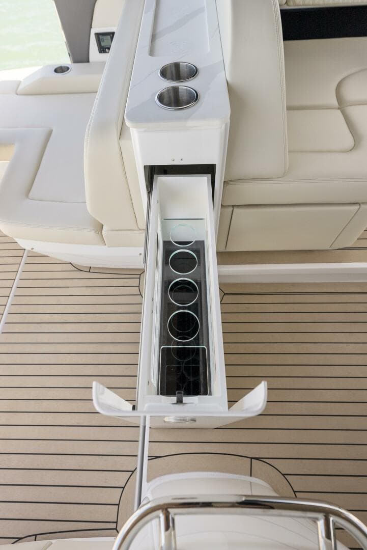 2023 Cruisers Yachts 