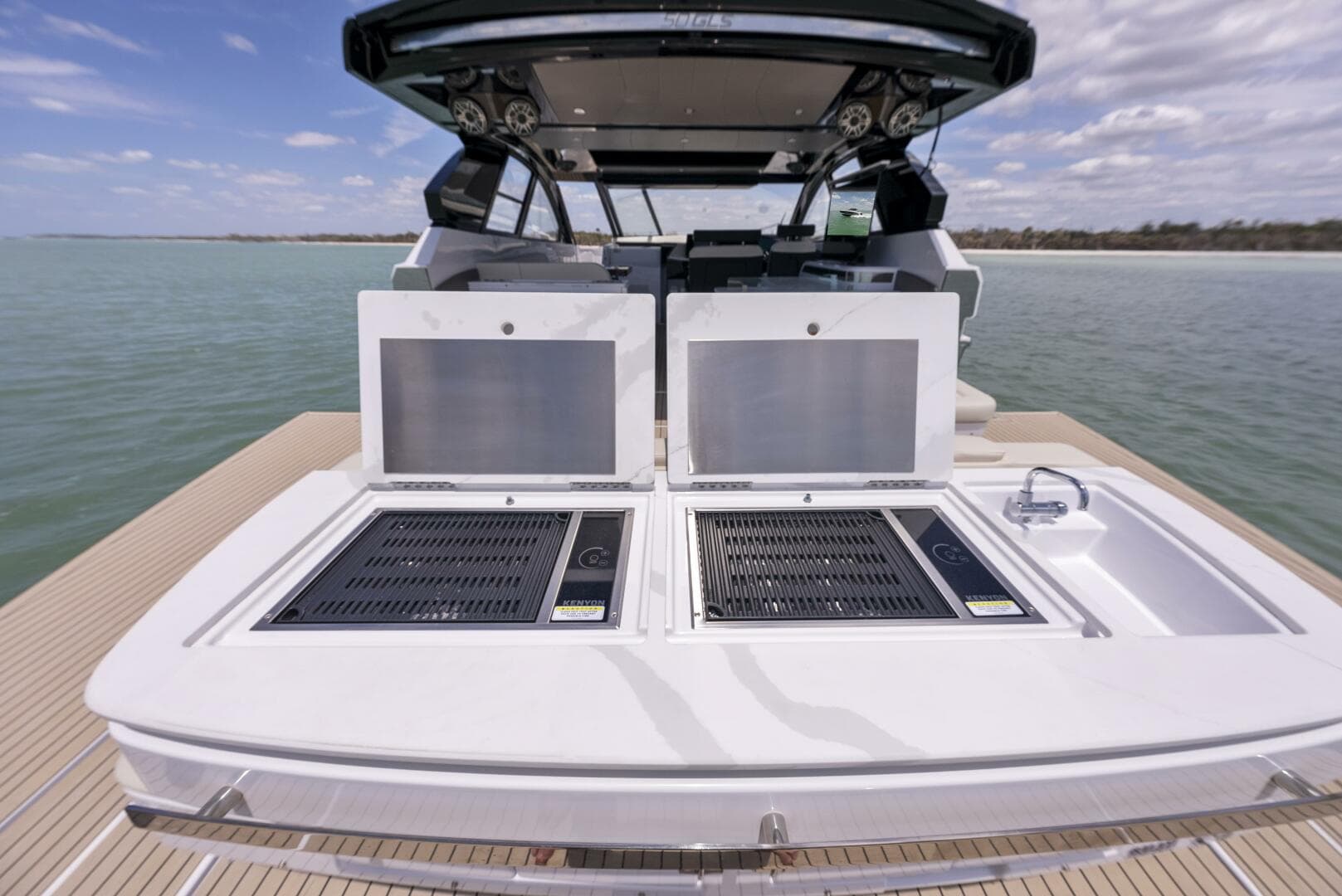 2023 Cruisers Yachts 