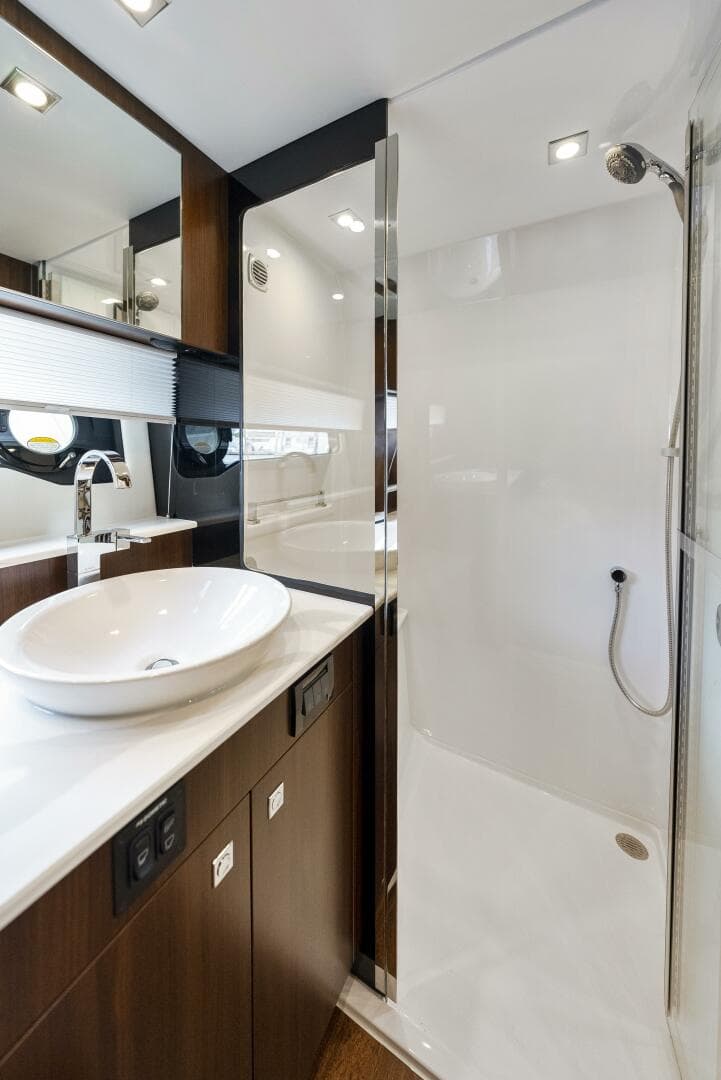 2023 Cruisers Yachts 