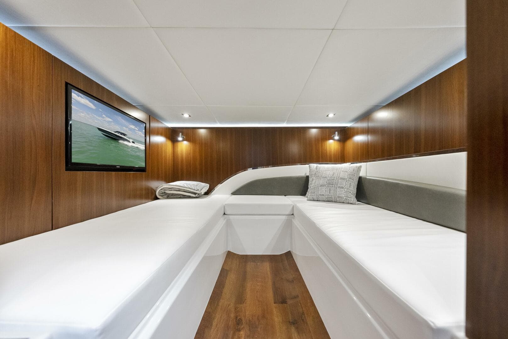 2023 Cruisers Yachts 