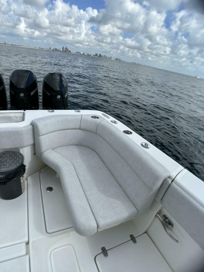 2022 SeaVee 390z Center Console