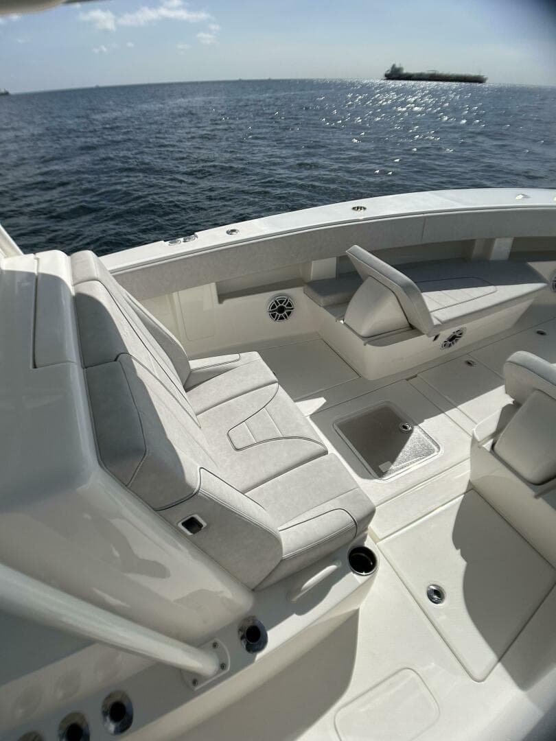 2022 SeaVee 390z Center Console