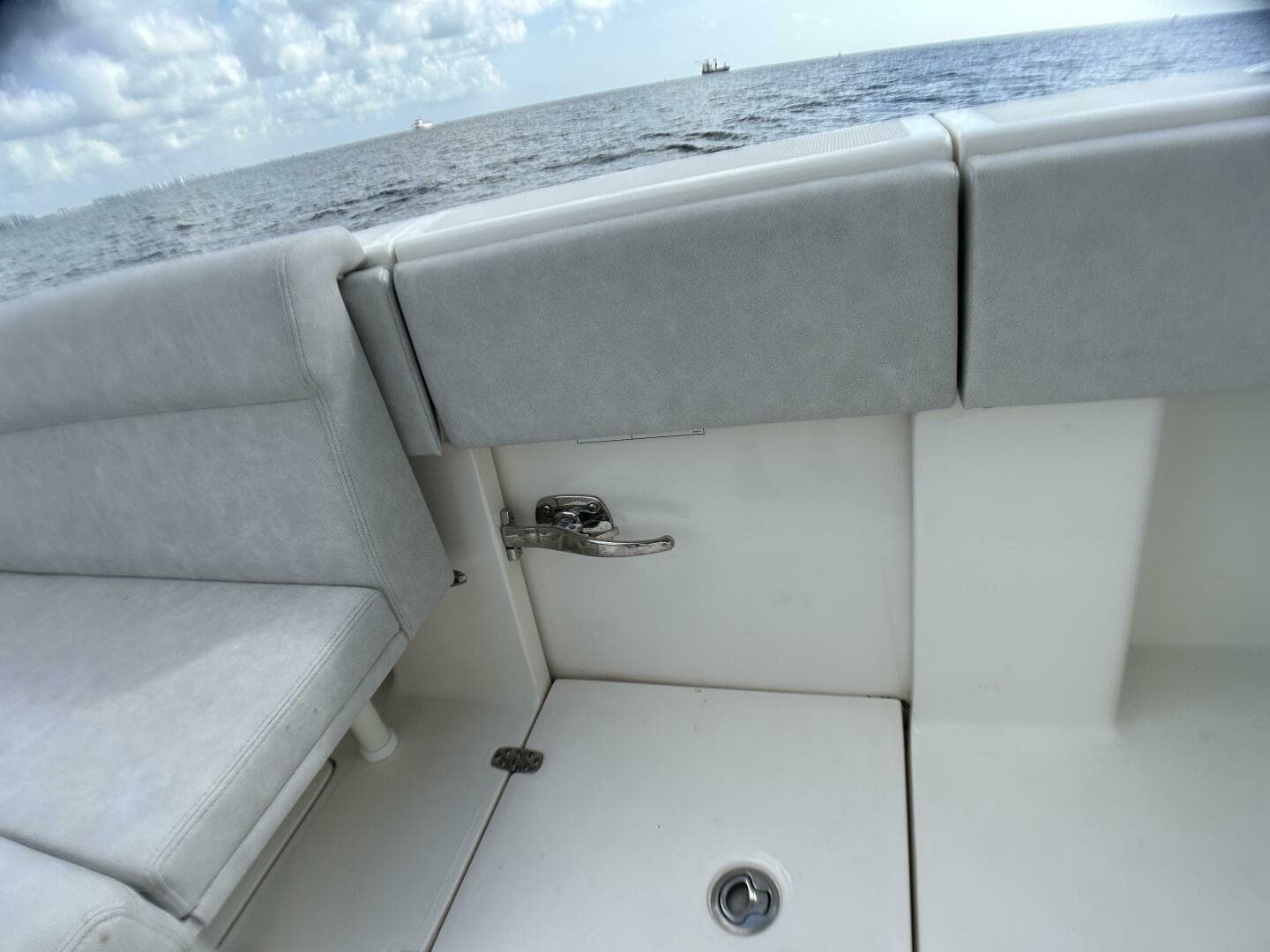 2022 SeaVee 390z Center Console