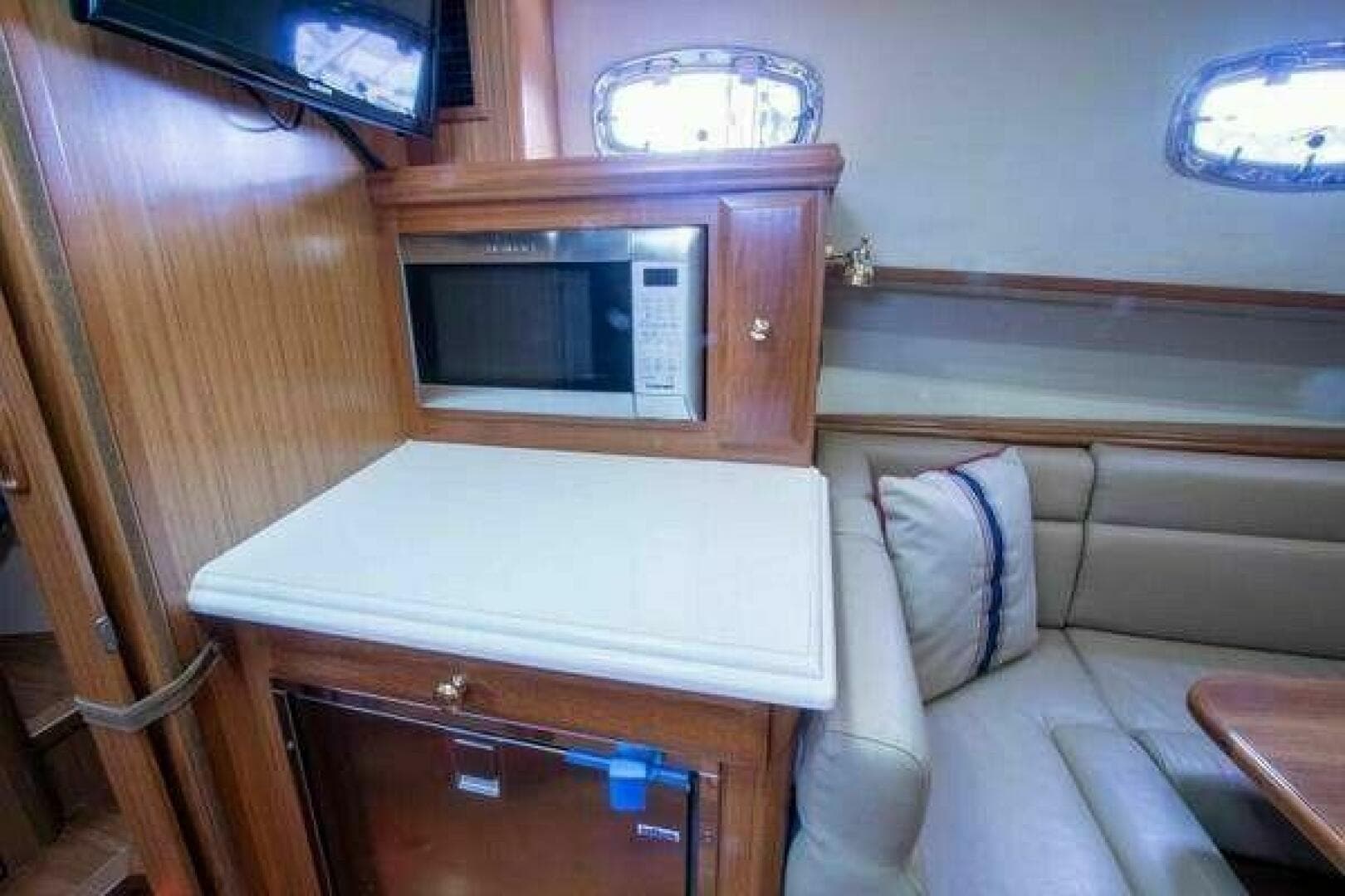 2016 Mainship M34 Pilot