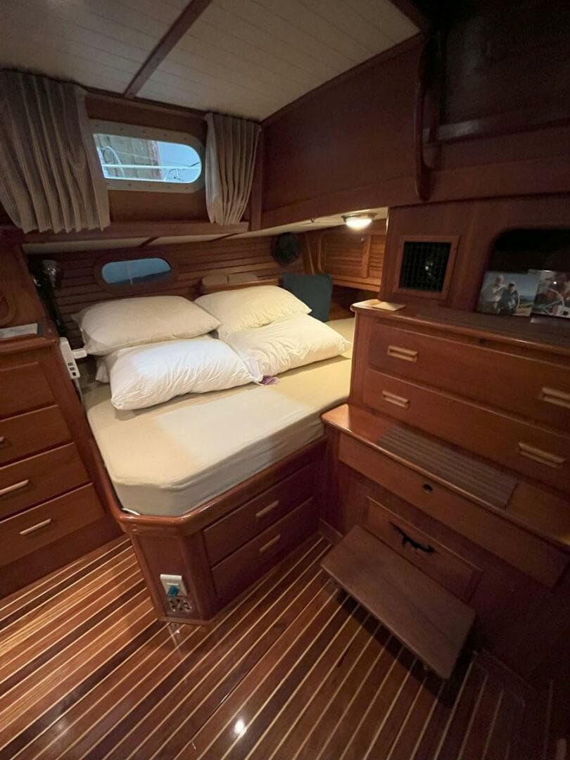 2001 Hinckley Sou'wester 59 CC Sloop