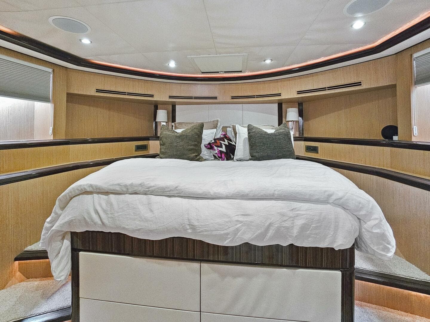 2010 Ocean Alexander 83