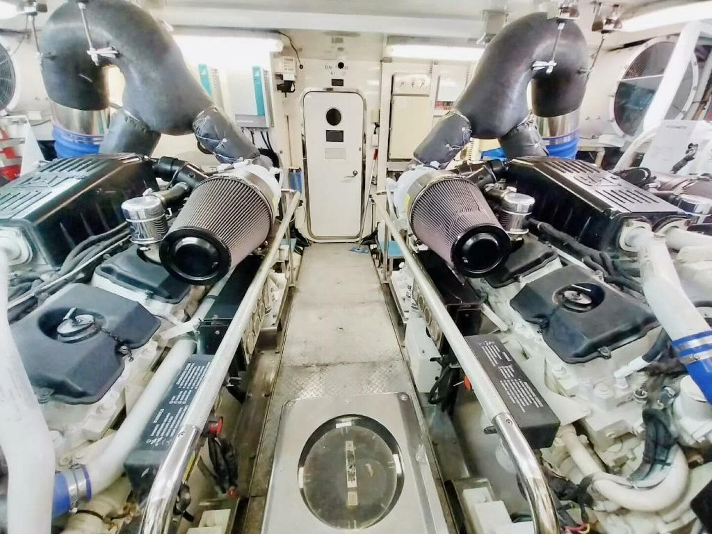 2010 Ocean Alexander 83