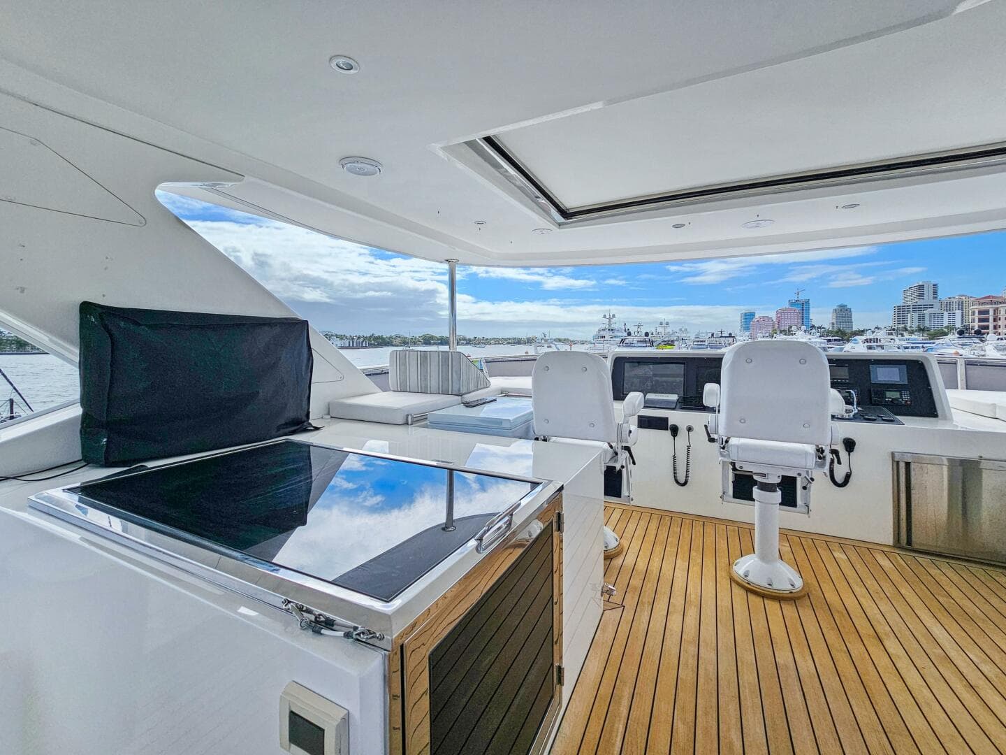 2010 Ocean Alexander 83