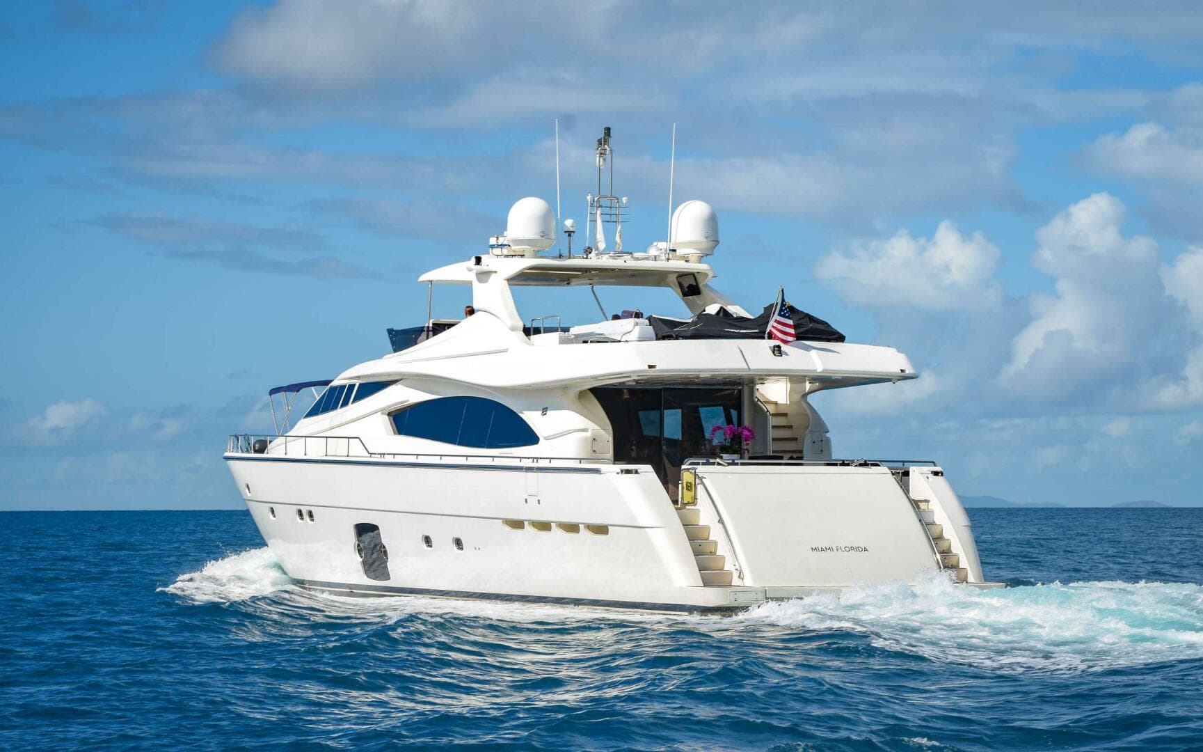 2006 Ferretti Yachts 881