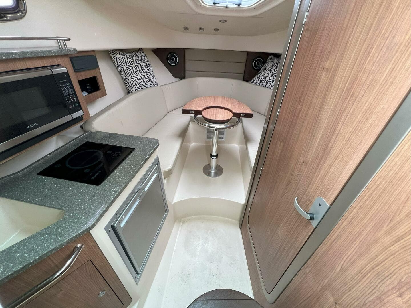 2017 Boston Whaler 285 Conquest