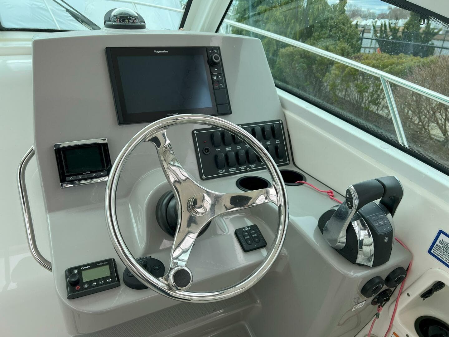 2017 Boston Whaler 285 Conquest