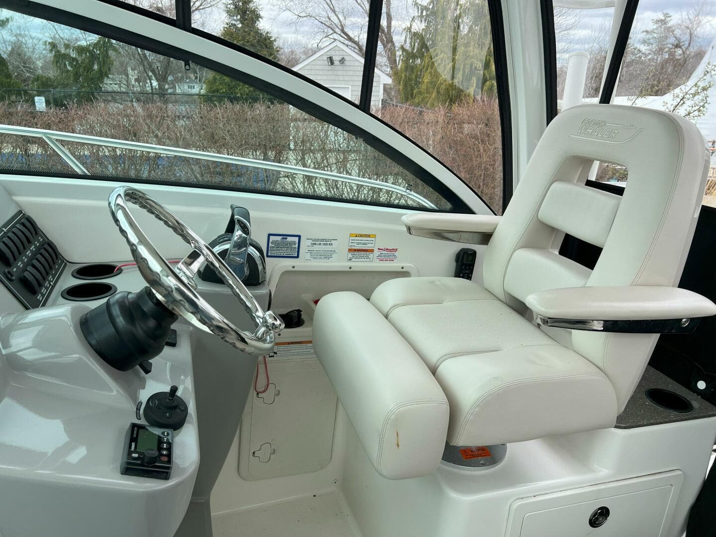 2017 Boston Whaler 285 Conquest