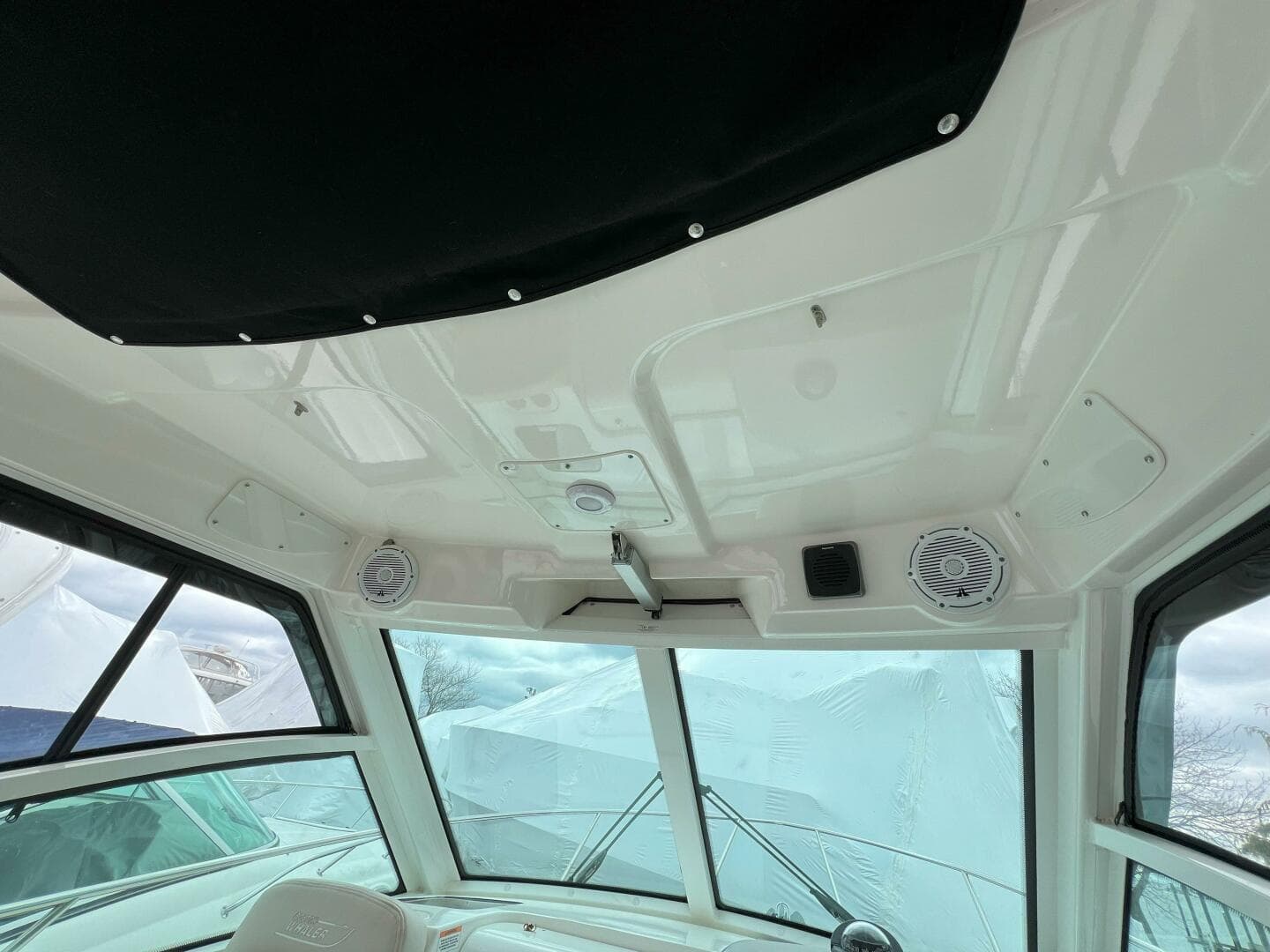 2017 Boston Whaler 285 Conquest