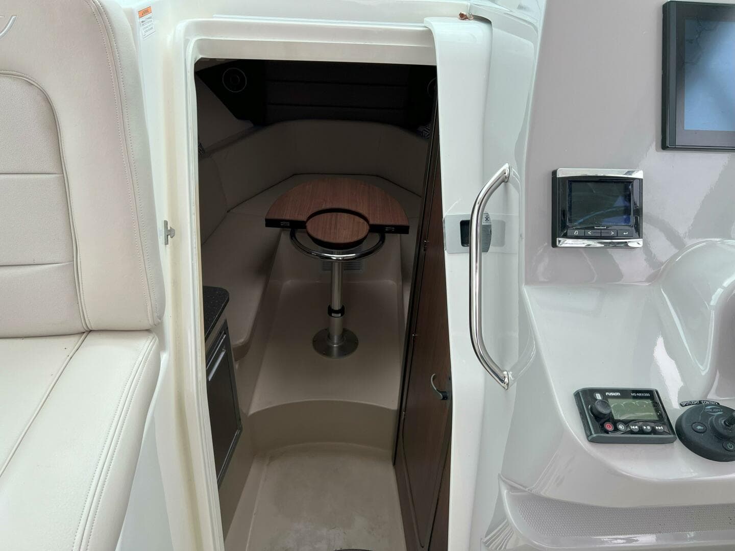 2017 Boston Whaler 285 Conquest