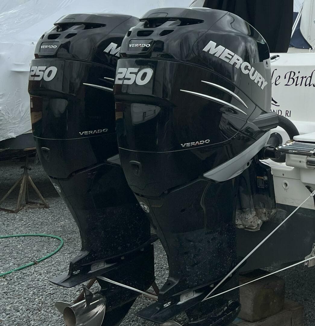 2017 Boston Whaler 285 Conquest