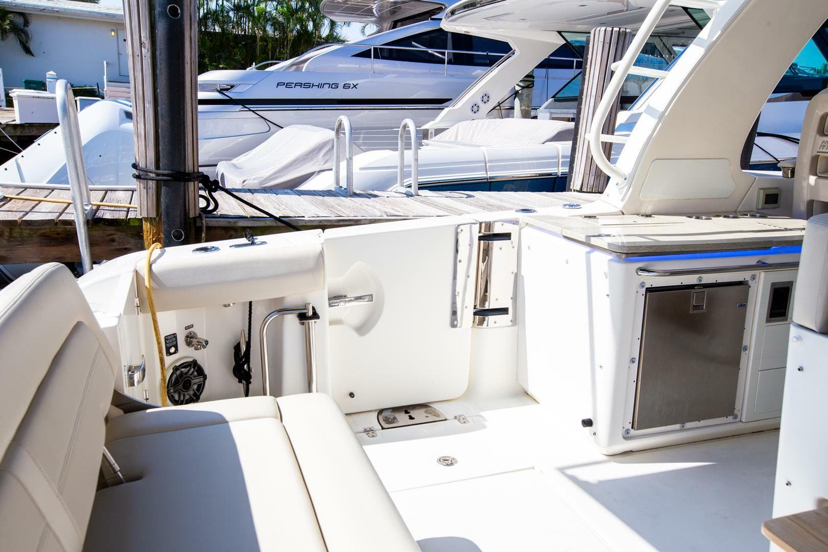2019 Boston Whaler 380 Realm