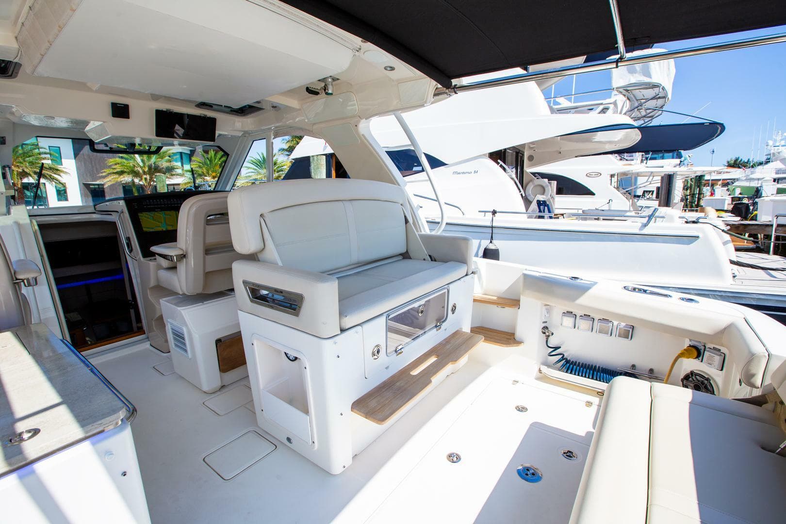 2019 Boston Whaler 380 Realm