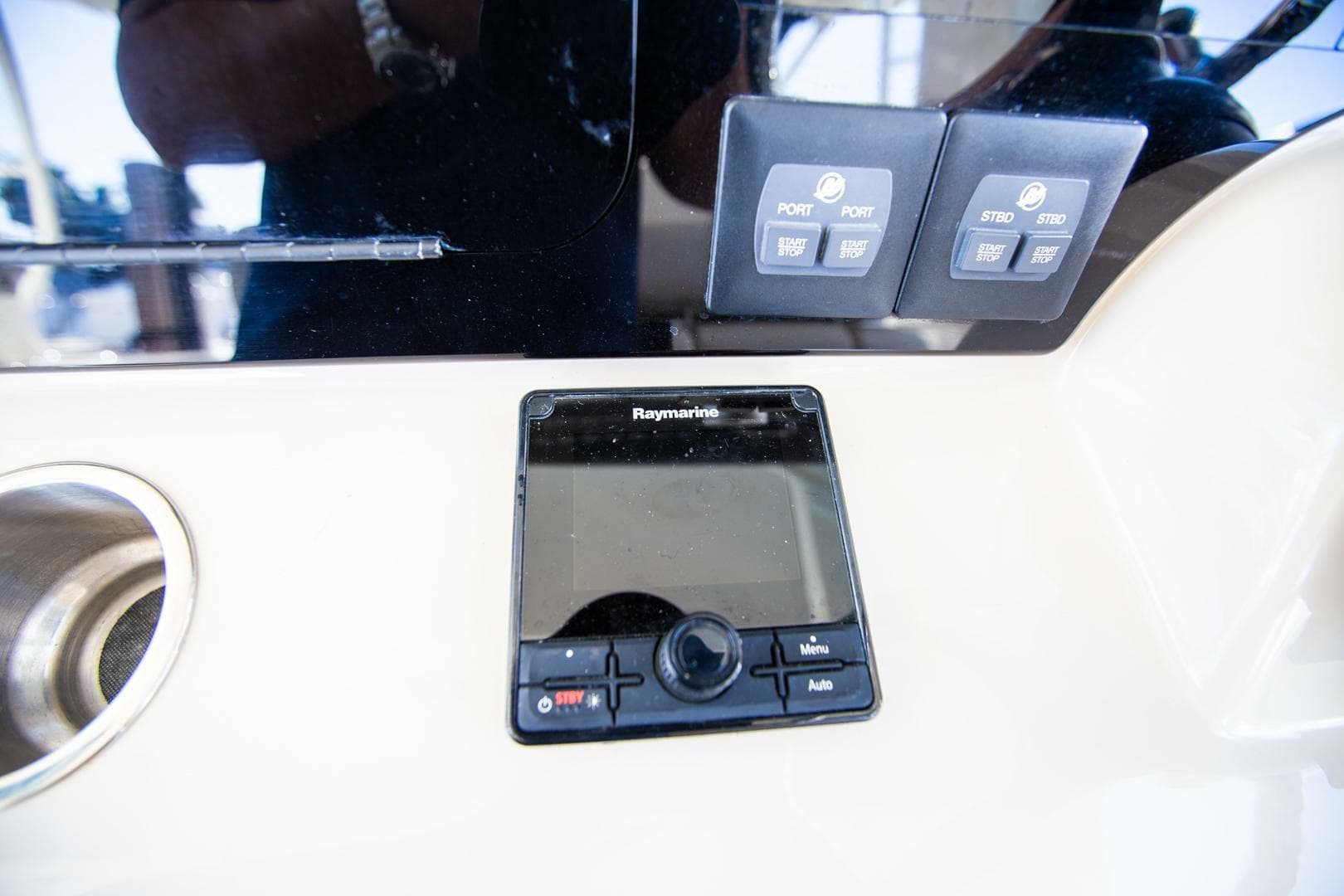 2019 Boston Whaler 380 Realm