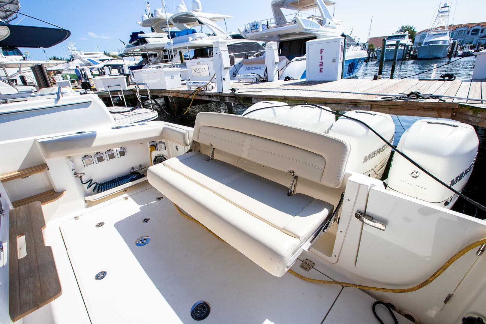 2019 Boston Whaler 380 Realm