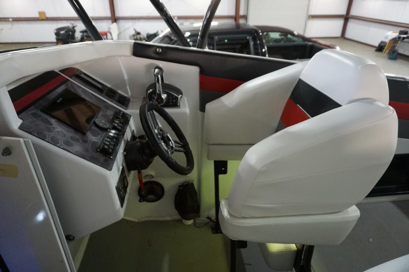 1998 32 Active Thunder 32 CC Ms. Rita Helm Seating (4)