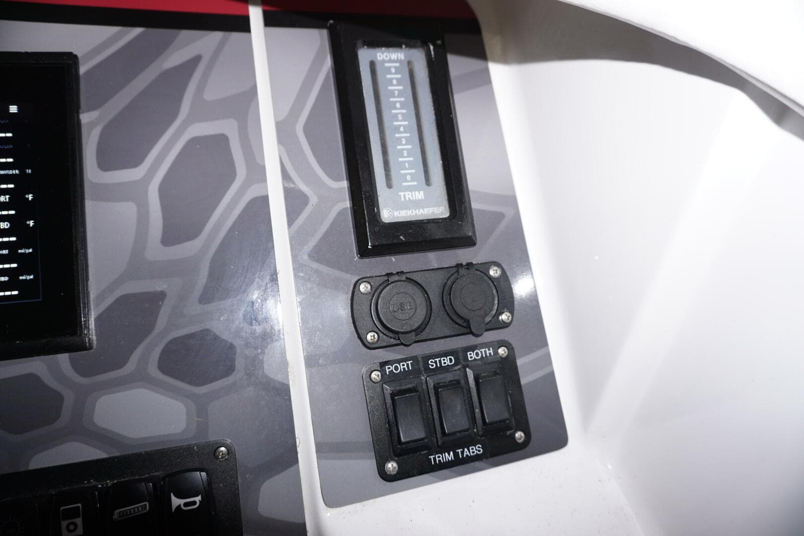 1998 32 Active Thunder 32 CC Ms. Rita Helm  (7)