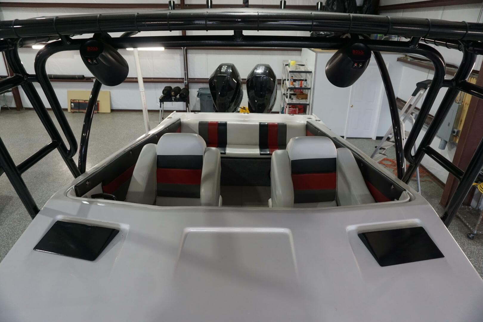 1998 32 Active Thunder 32 CC Ms. Rita Canvas Top Speakers (1)