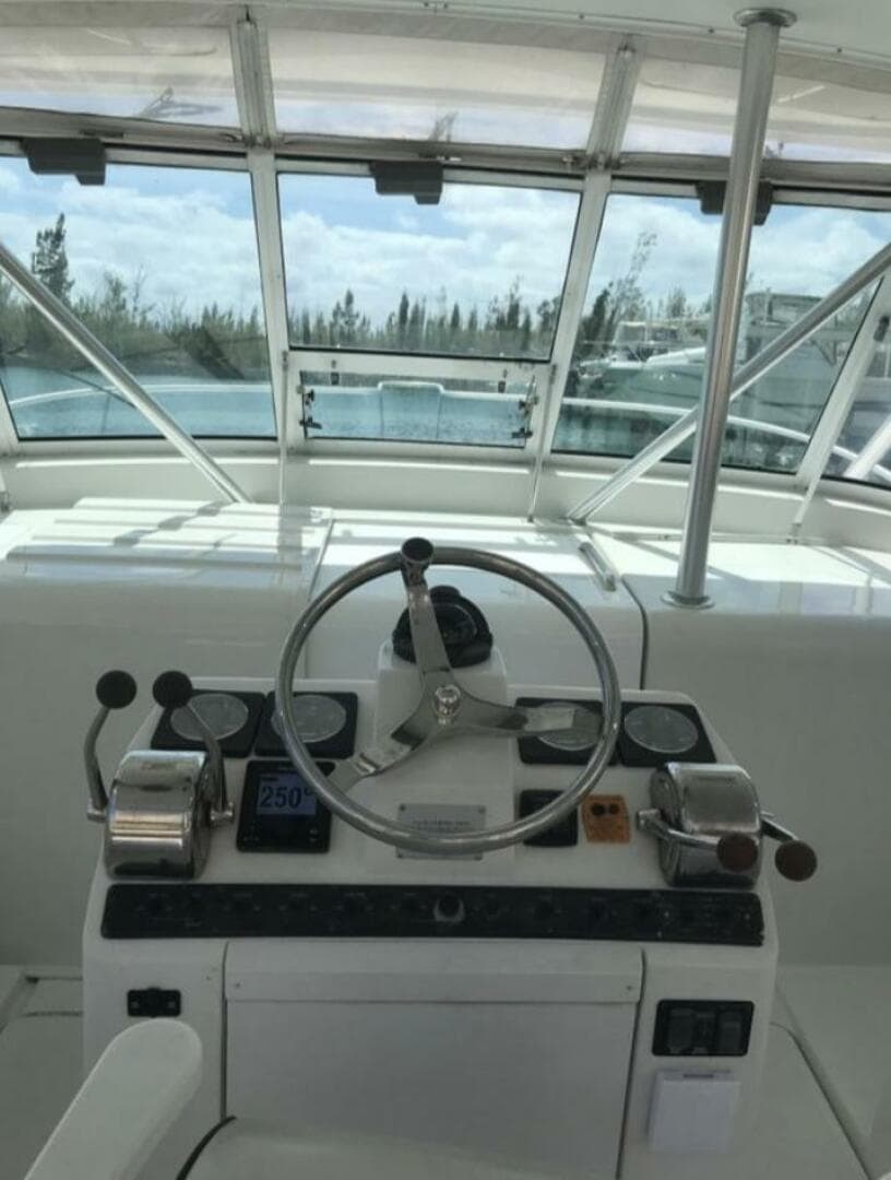 2002 Luhrs 32 Open