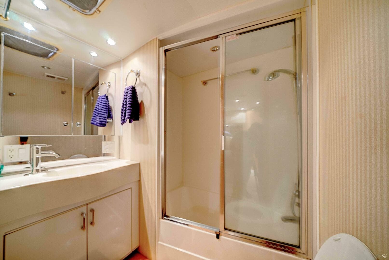 1998 Hatteras 60 Convertible