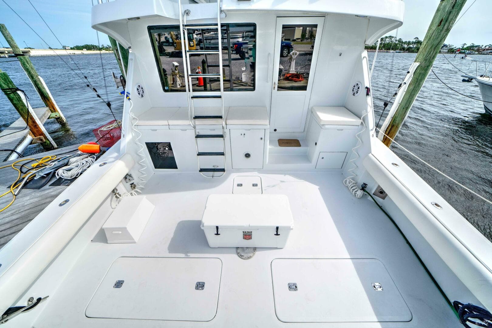 1998 Hatteras 60 Convertible