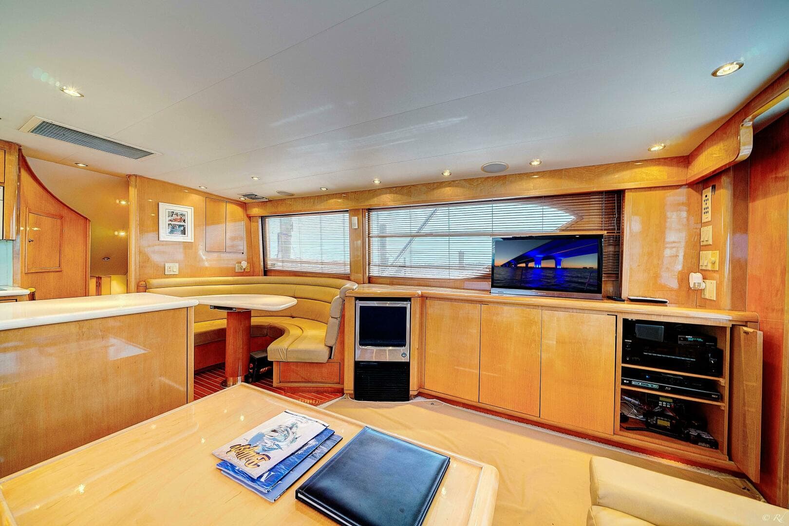 1998 Hatteras 60 Convertible