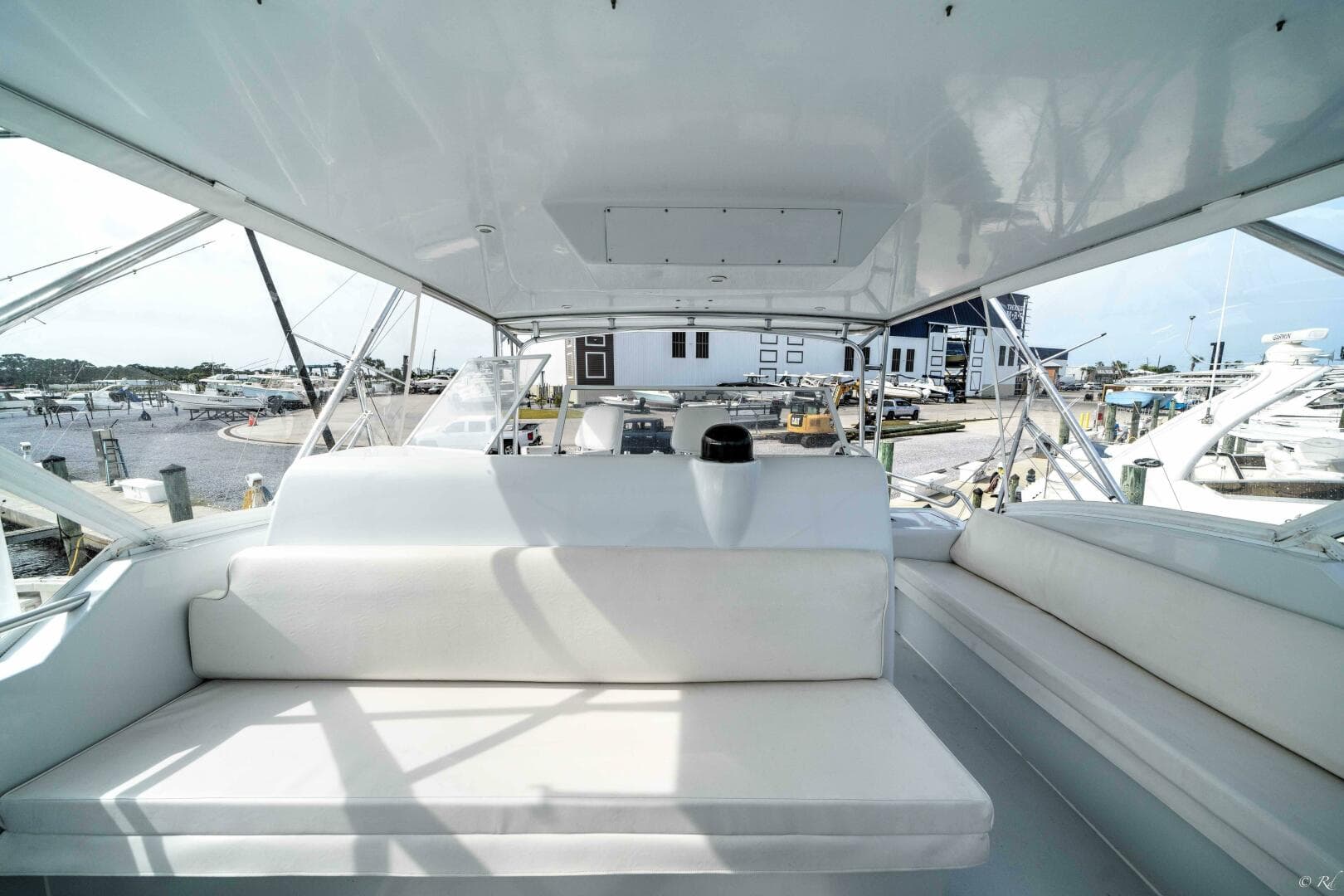 1998 Hatteras 60 Convertible