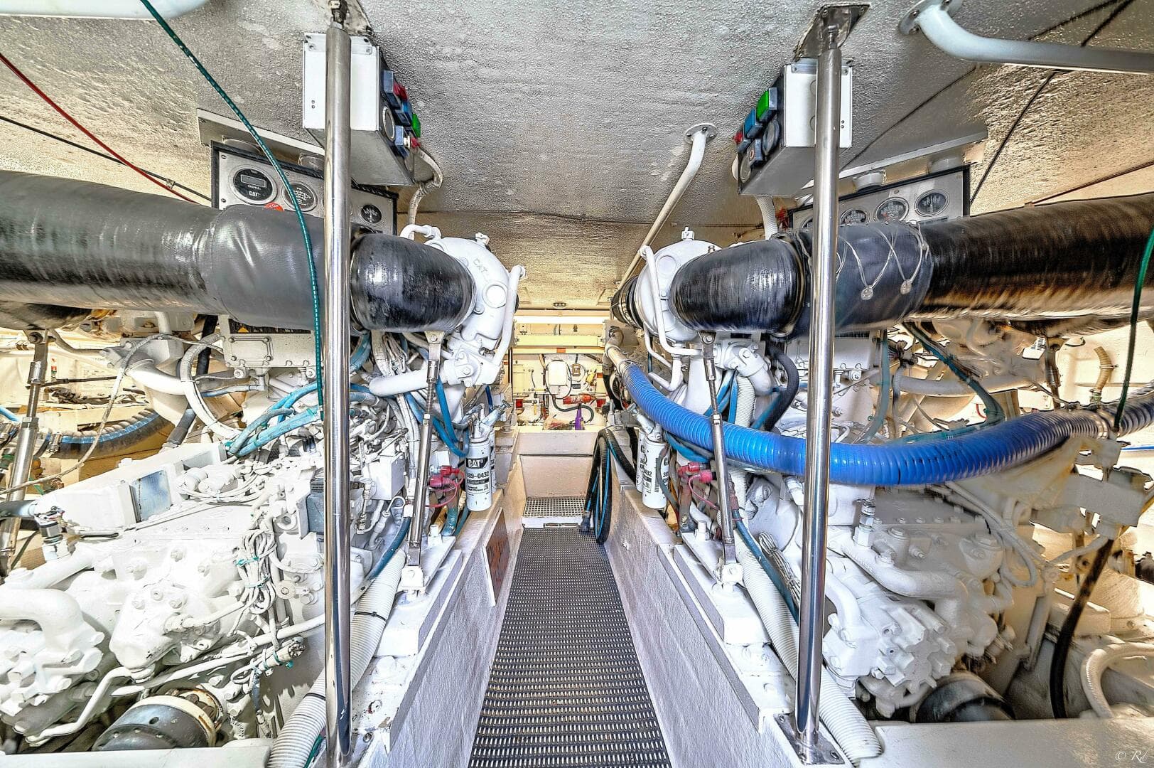 1998 Hatteras 60 Convertible