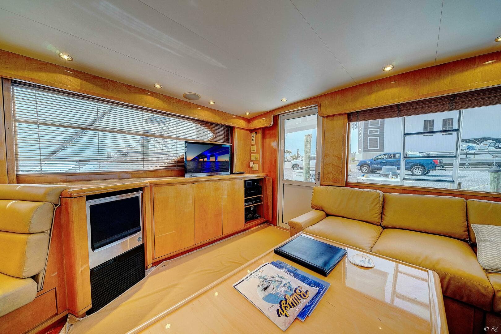 1998 Hatteras 60 Convertible