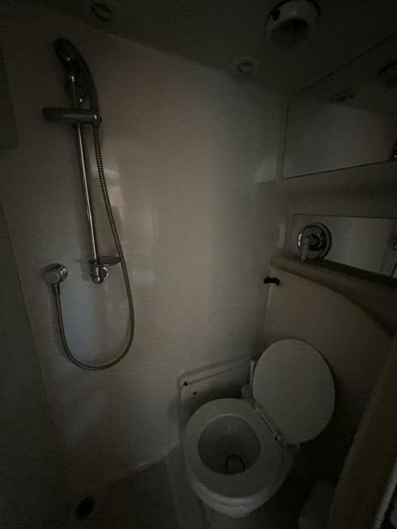 2000 Regal 4160 Commodore