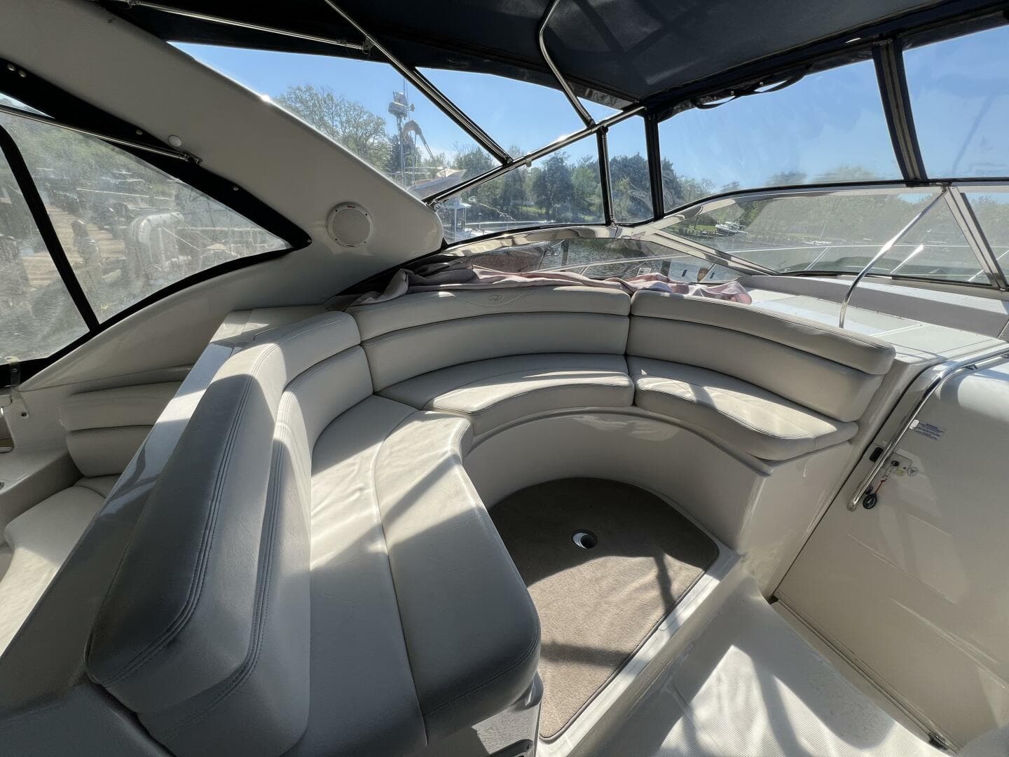 2000 Regal 4160 Commodore