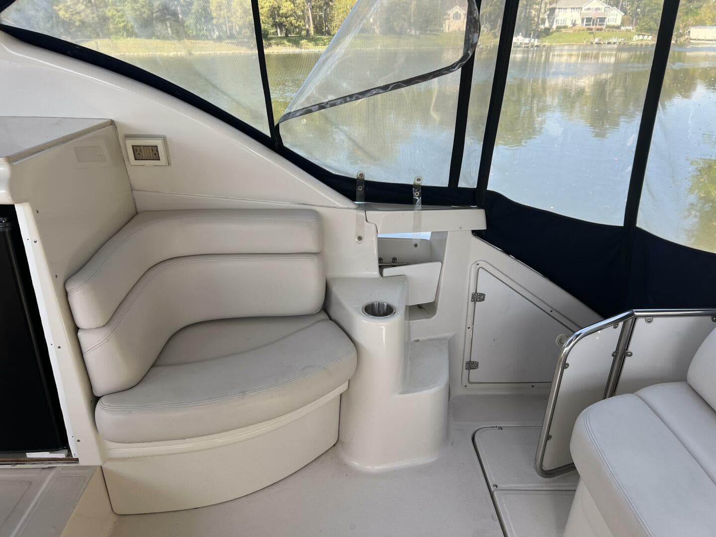 2000 Regal 4160 Commodore