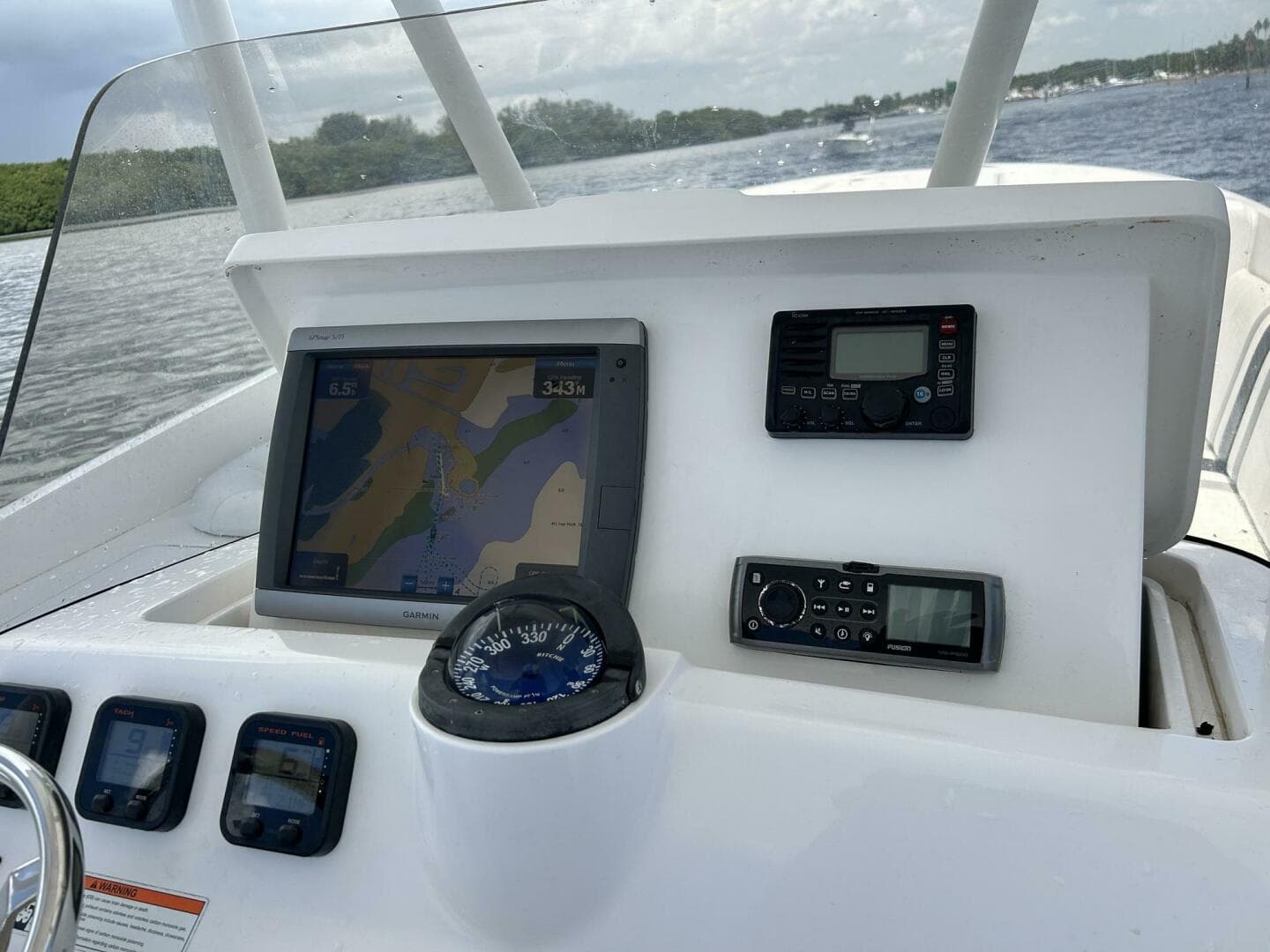 2011 Intrepid 323 Cuddy