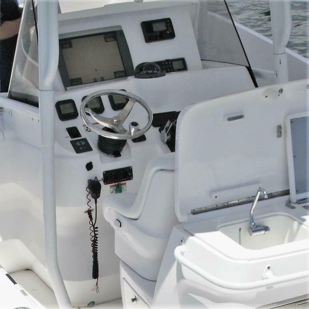 2011 Intrepid 323 Cuddy