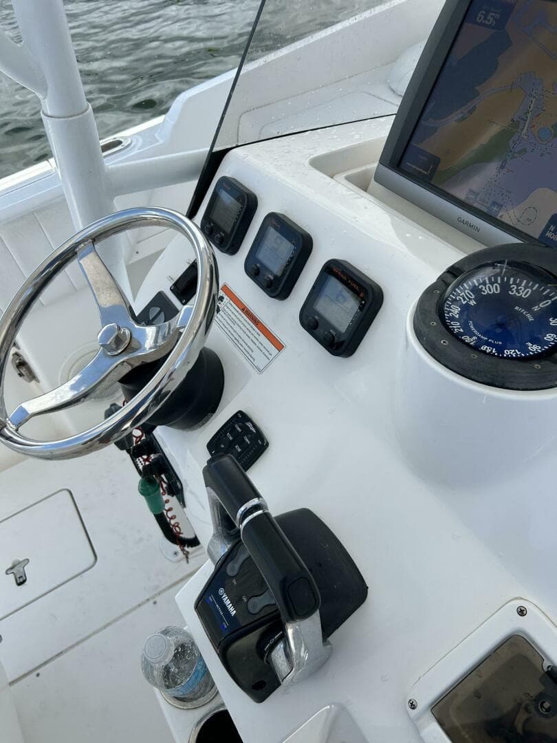 2011 Intrepid 323 Cuddy