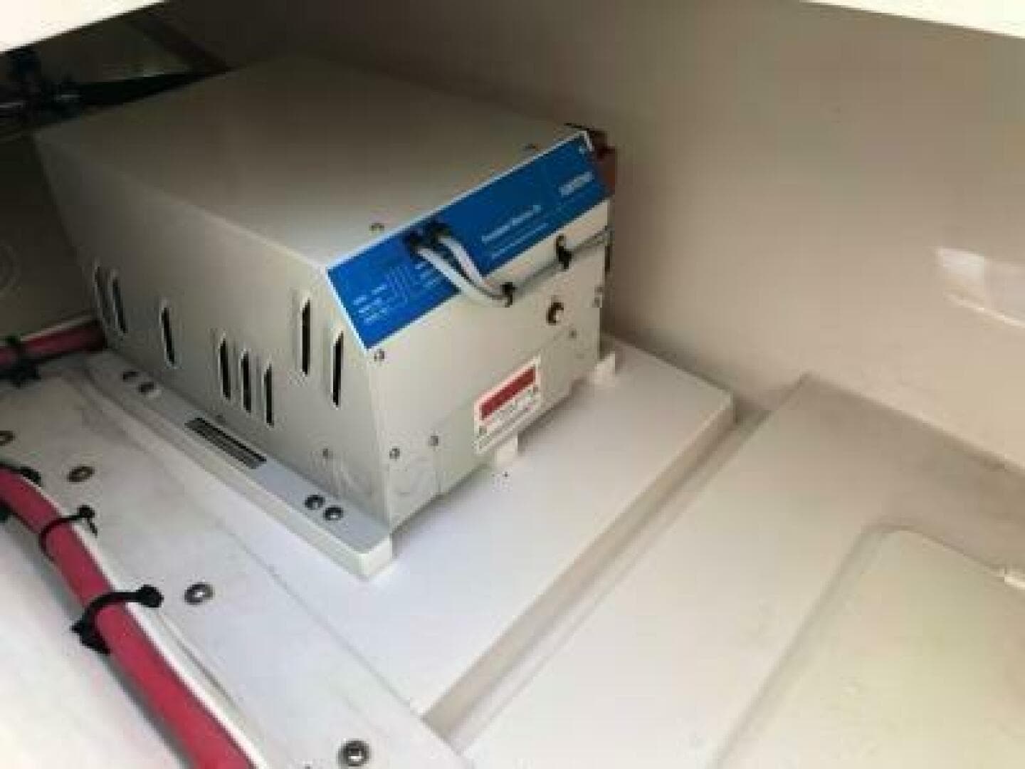 2011 Intrepid 323 Cuddy