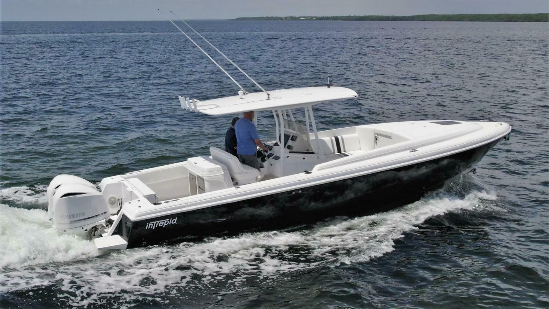 2011 Intrepid 323 Cuddy