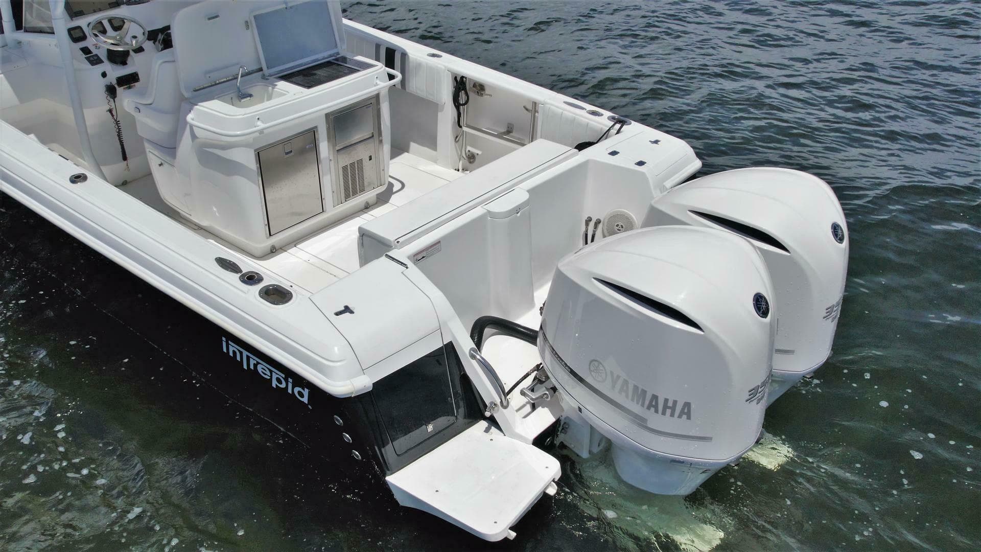 2011 Intrepid 323 Cuddy