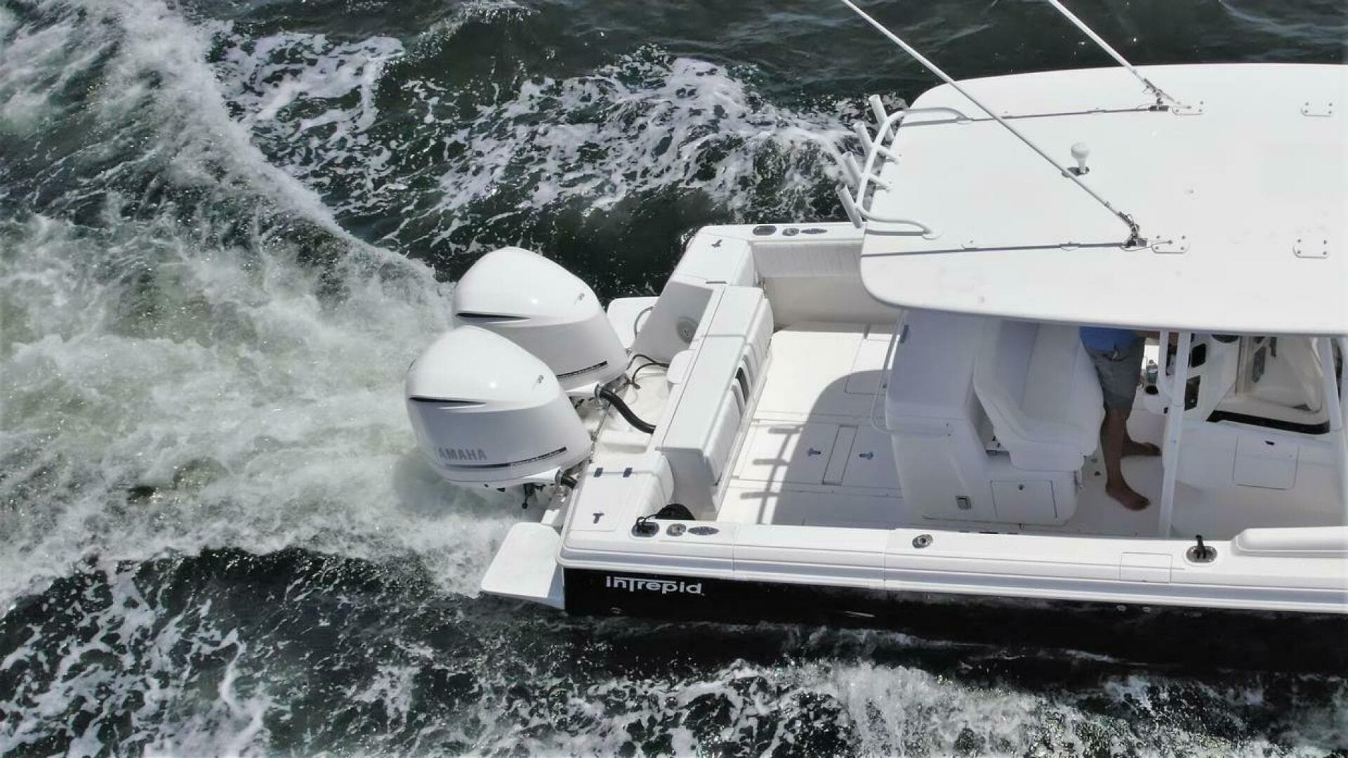 2011 Intrepid 323 Cuddy