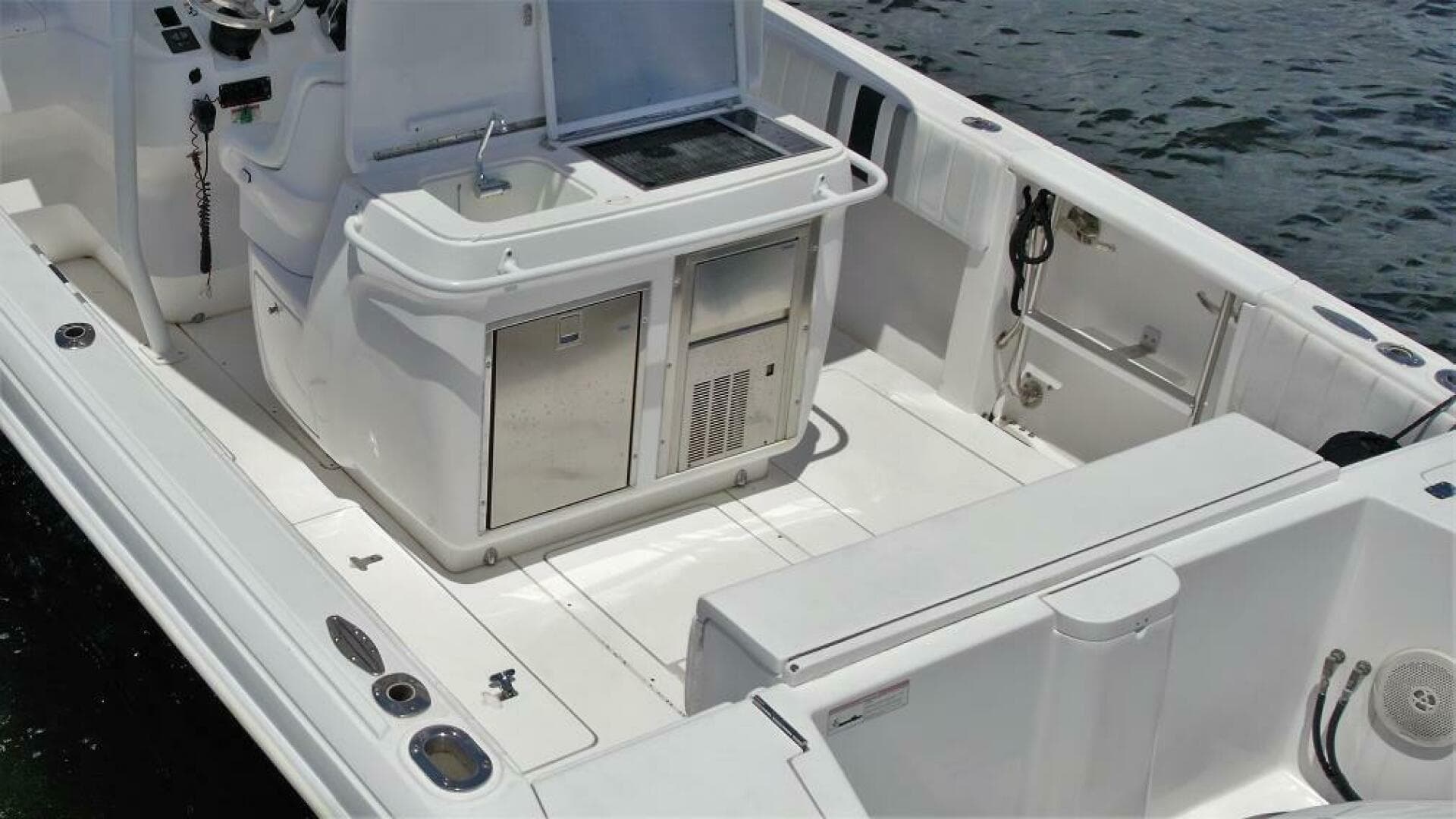 2011 Intrepid 323 Cuddy