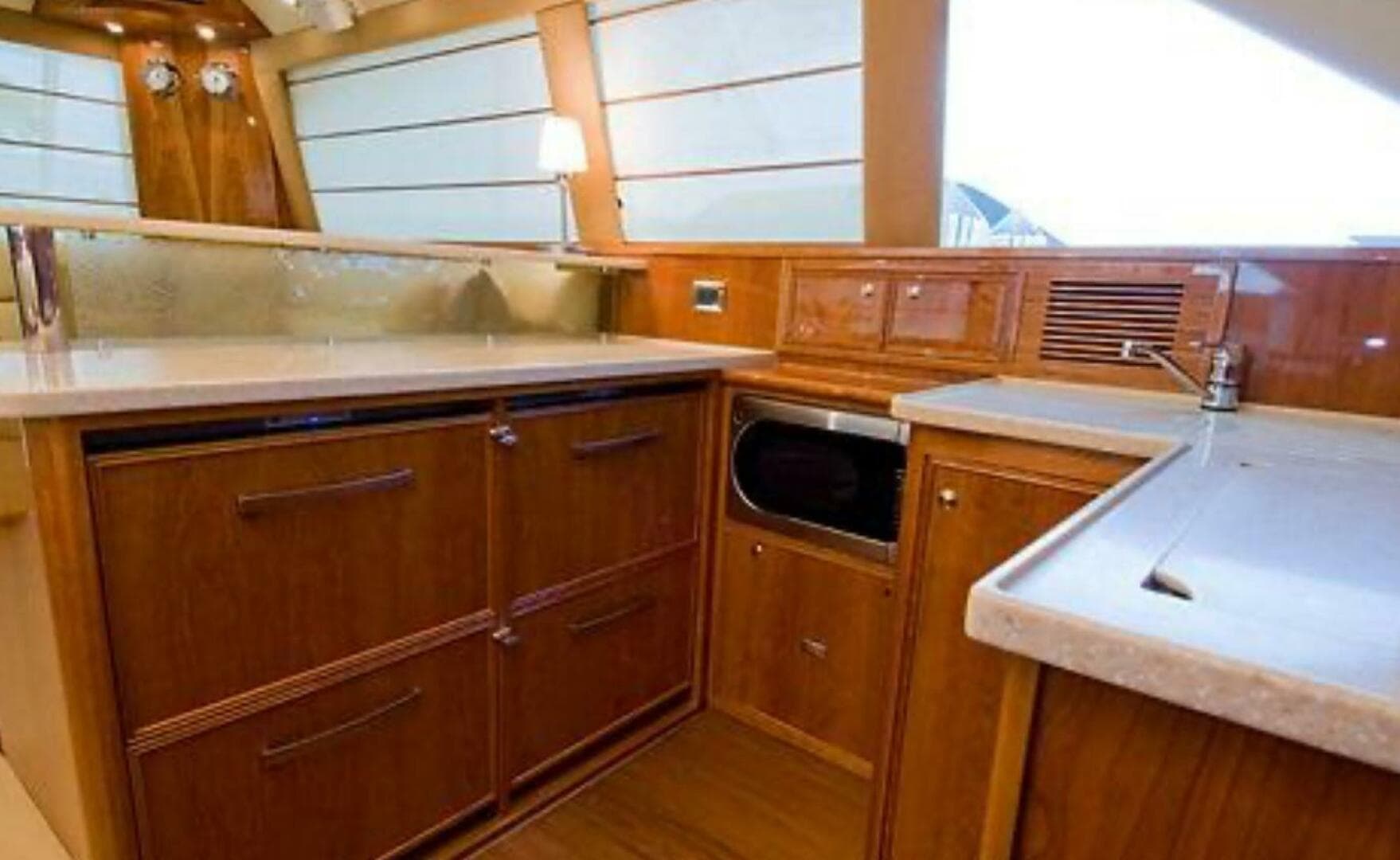 2009 Riviera 47 Enclosed Flybridge Series II