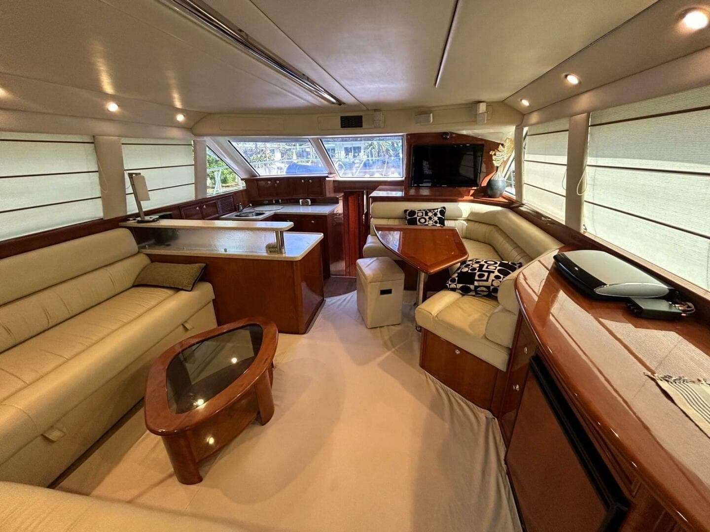 2009 Riviera 47 Enclosed Flybridge Series II