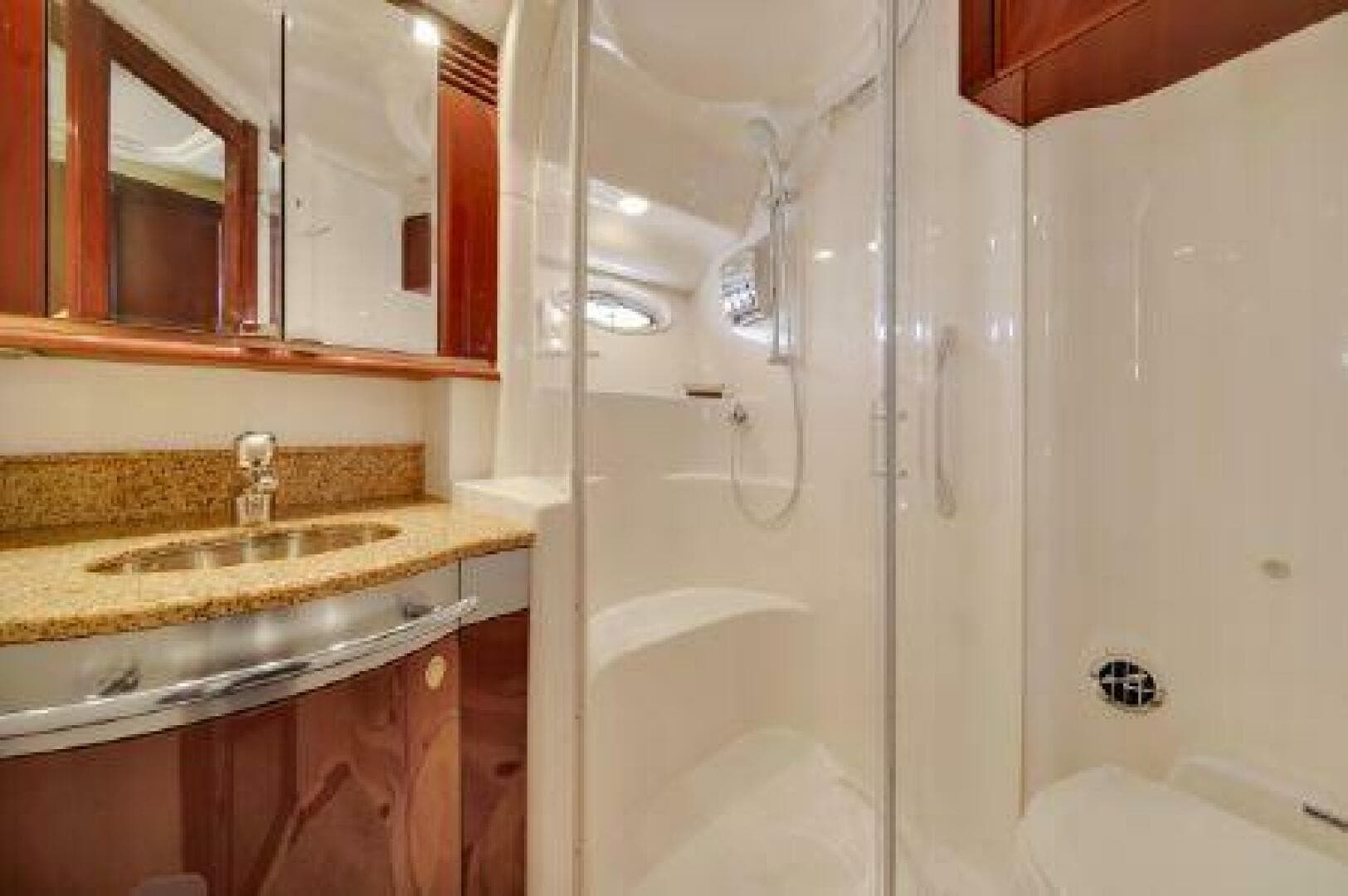 2007 Sea Ray 520 Sedan Bridge